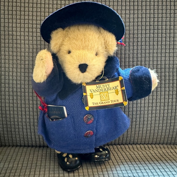 NWT 8” Muffy Vanderbear with 3 NWT outfits, dress up mirror, tank top and skirt - Picture 1 of 5